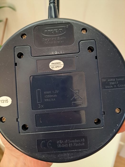 Lampka biurkowa na baterie słoneczną Ikea