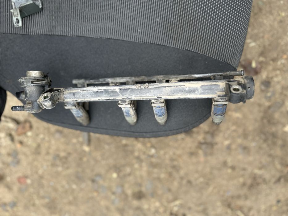 Форсунка паливна рампа Skoda Octavia Tour