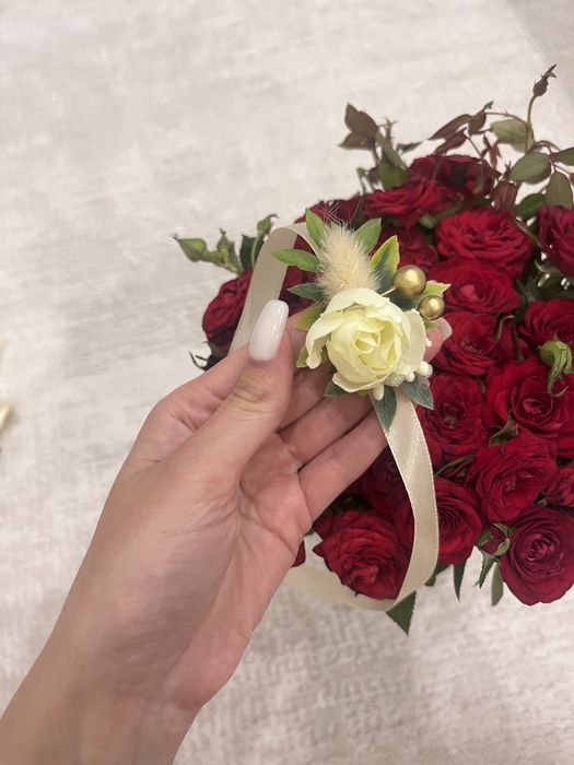 Продам бутоньєрки