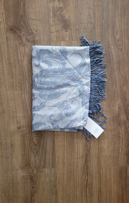 Niebieski cienki koc z frędzlami i wzorem 140x190 cm Zara Home