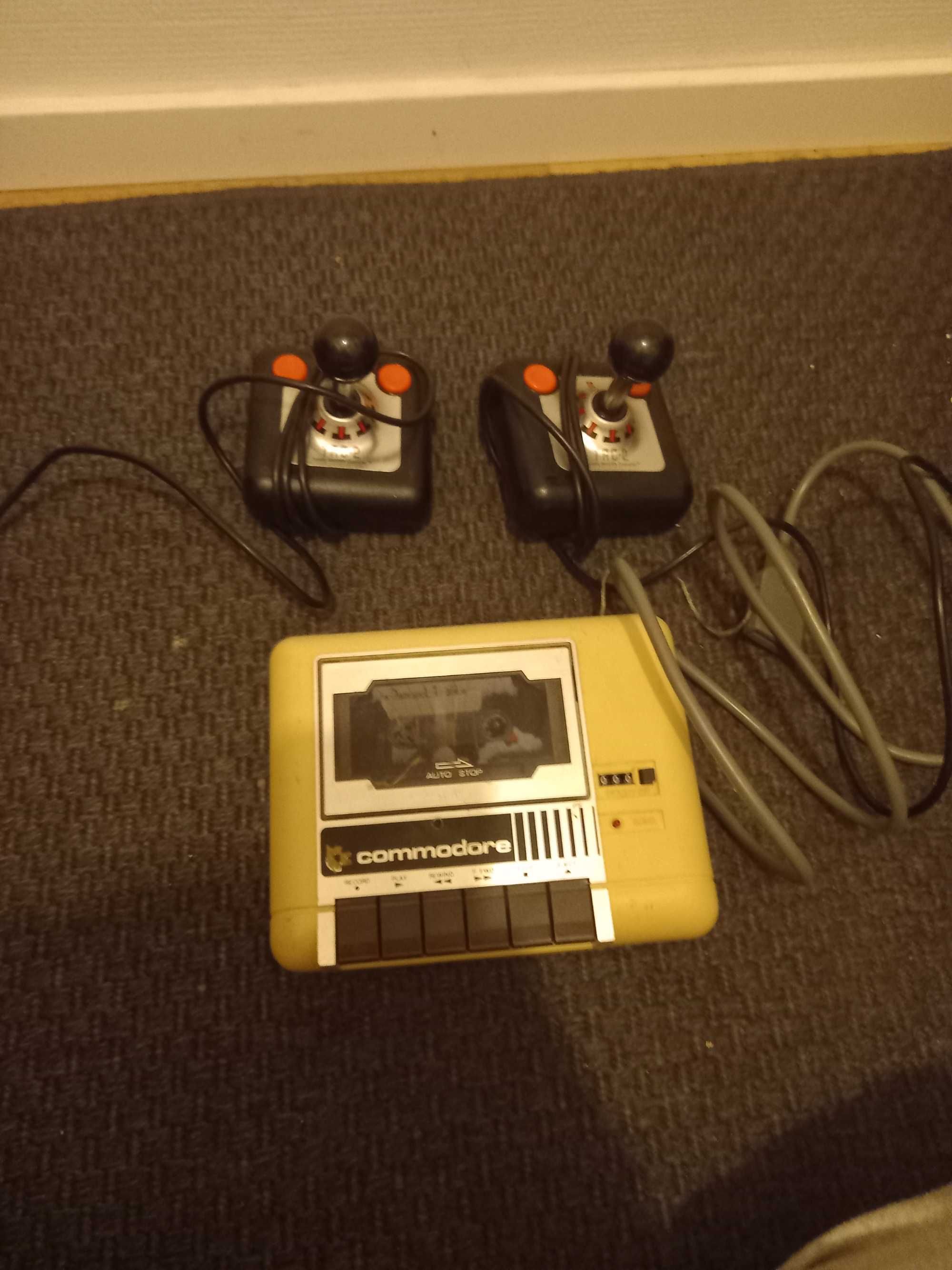 Zestaw Commodore Datassette 2 Joysticki SUNCOM Tac 2 Sprawne