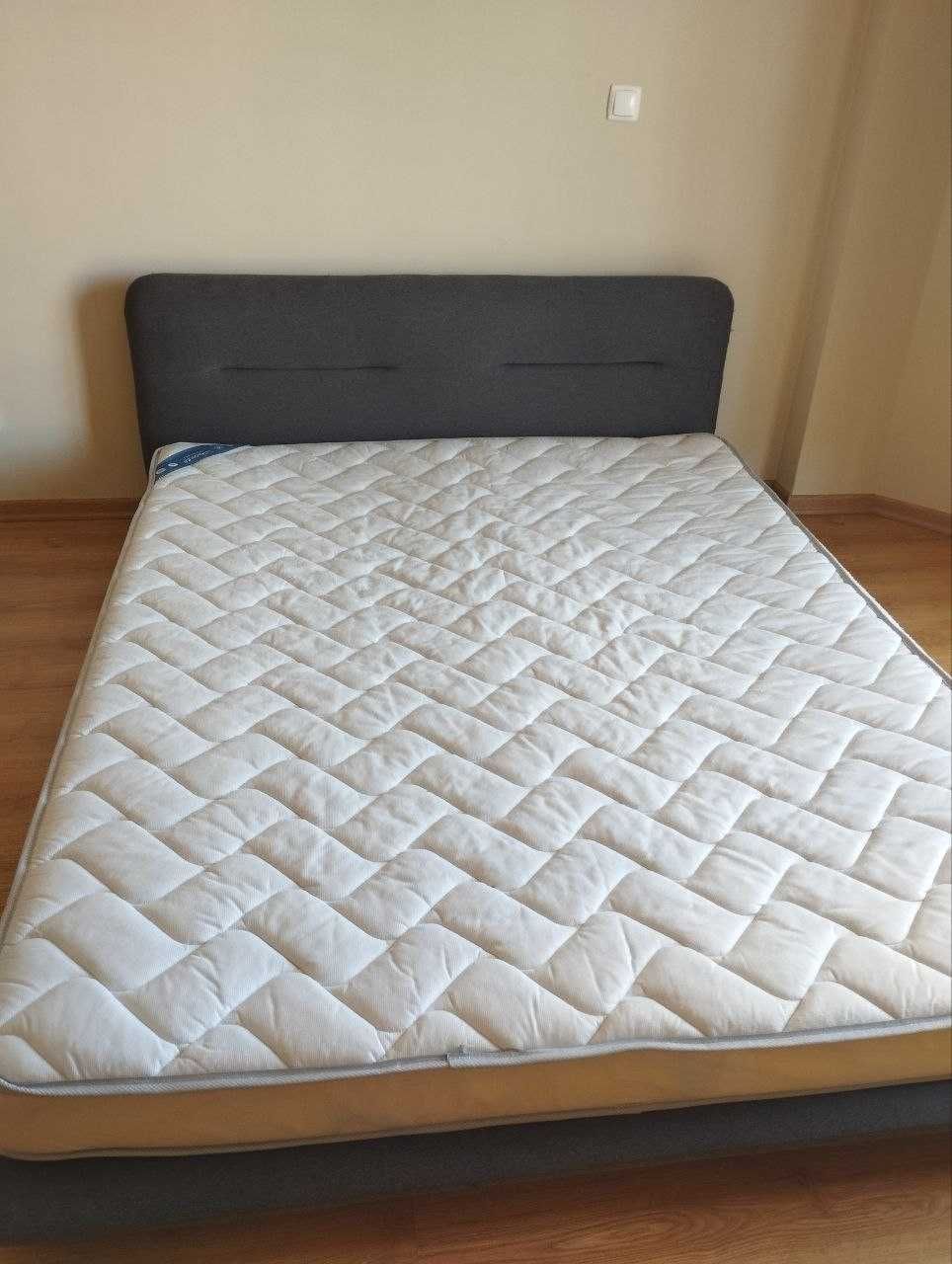 Cama
Tamanho: 140x190 cm