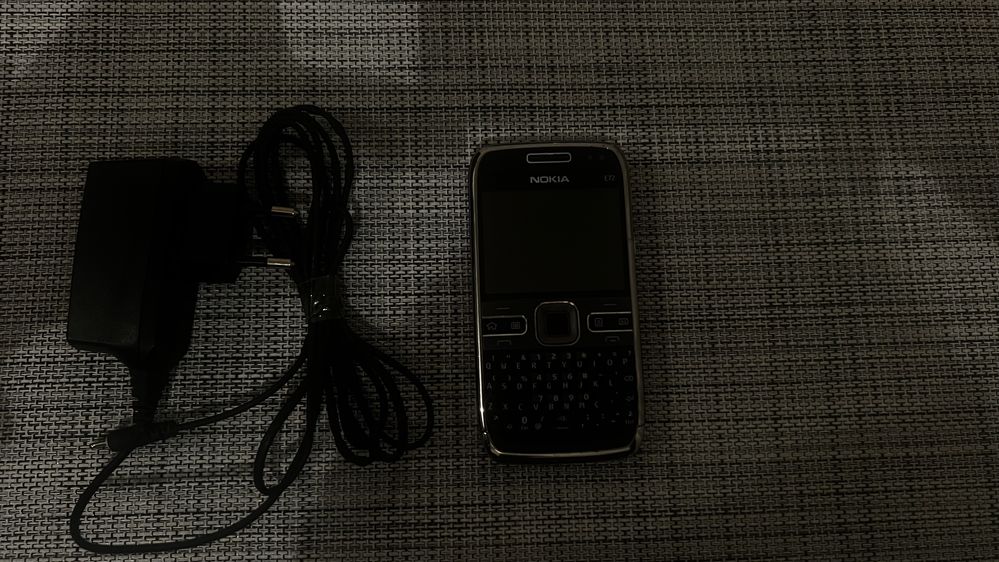 Telemovél Nokia E72