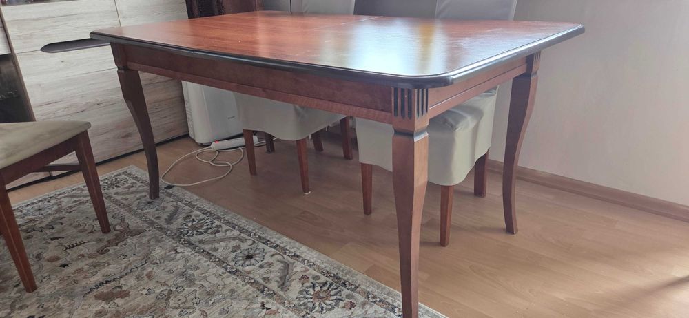 Sprzedam stół z 5 krzesłami