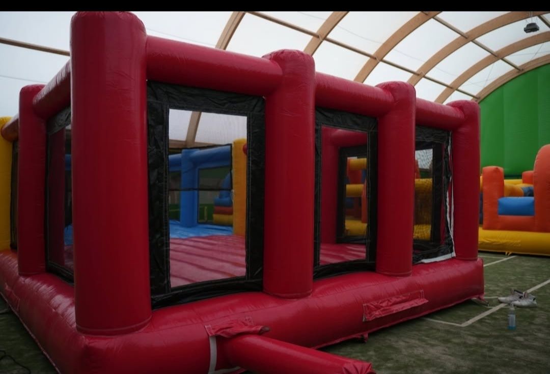 Boisko, trampolina dmuchaniec
