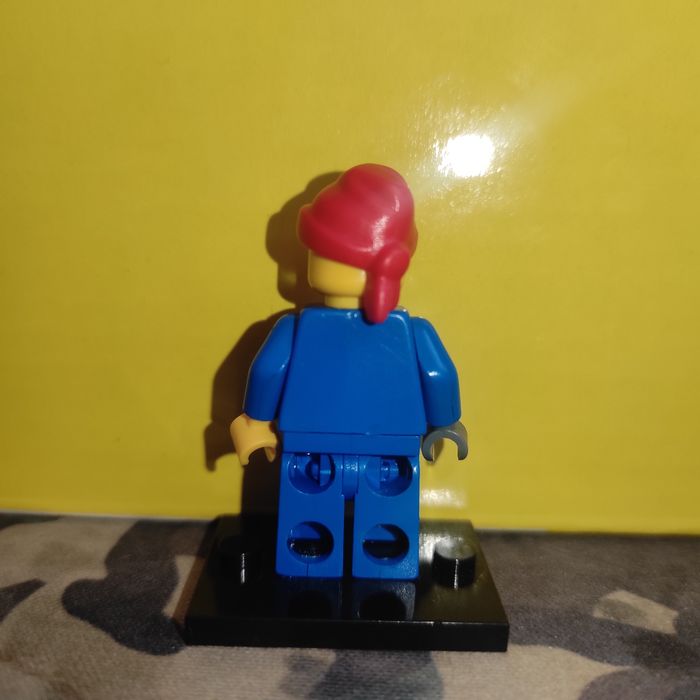 Figurka pirata z czerwoną czapka