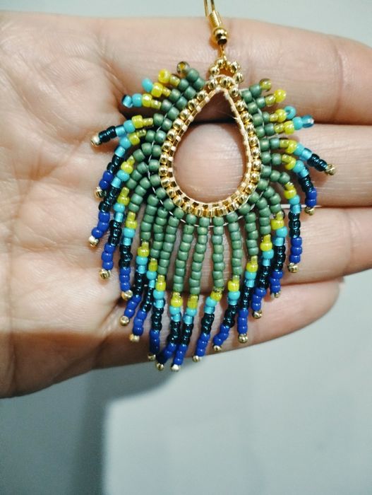 Kolczyki pawie pióro z koralików Toho