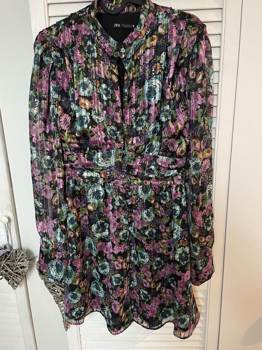 Sukienka w kwiaty zara