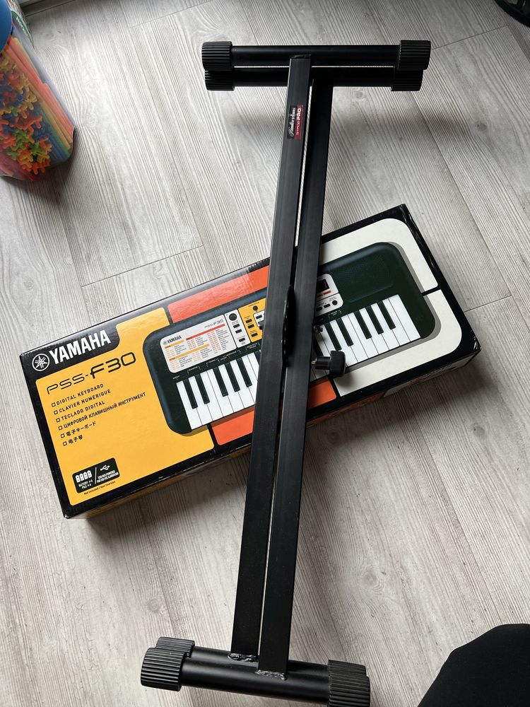 Keyboard Yamaha PSS-f30 i stojak