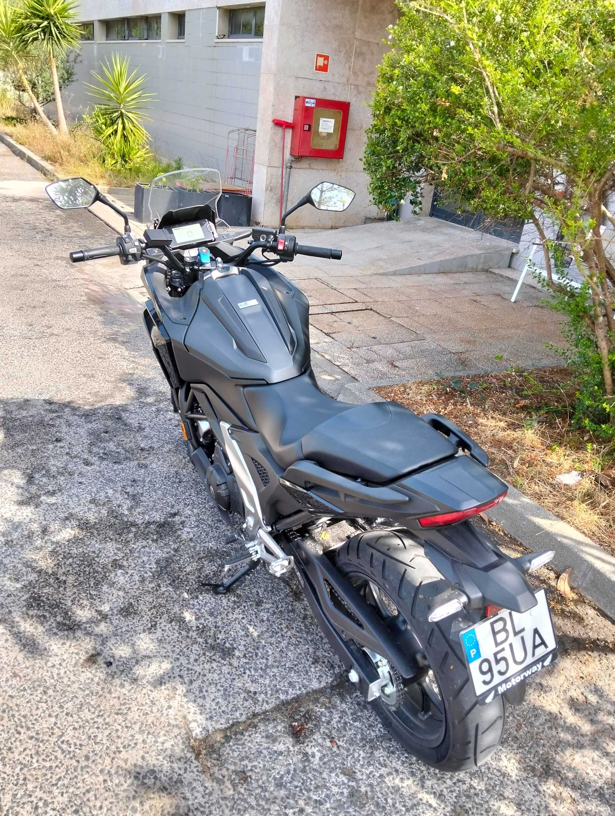 Honda NC750X poucos kms como nova.