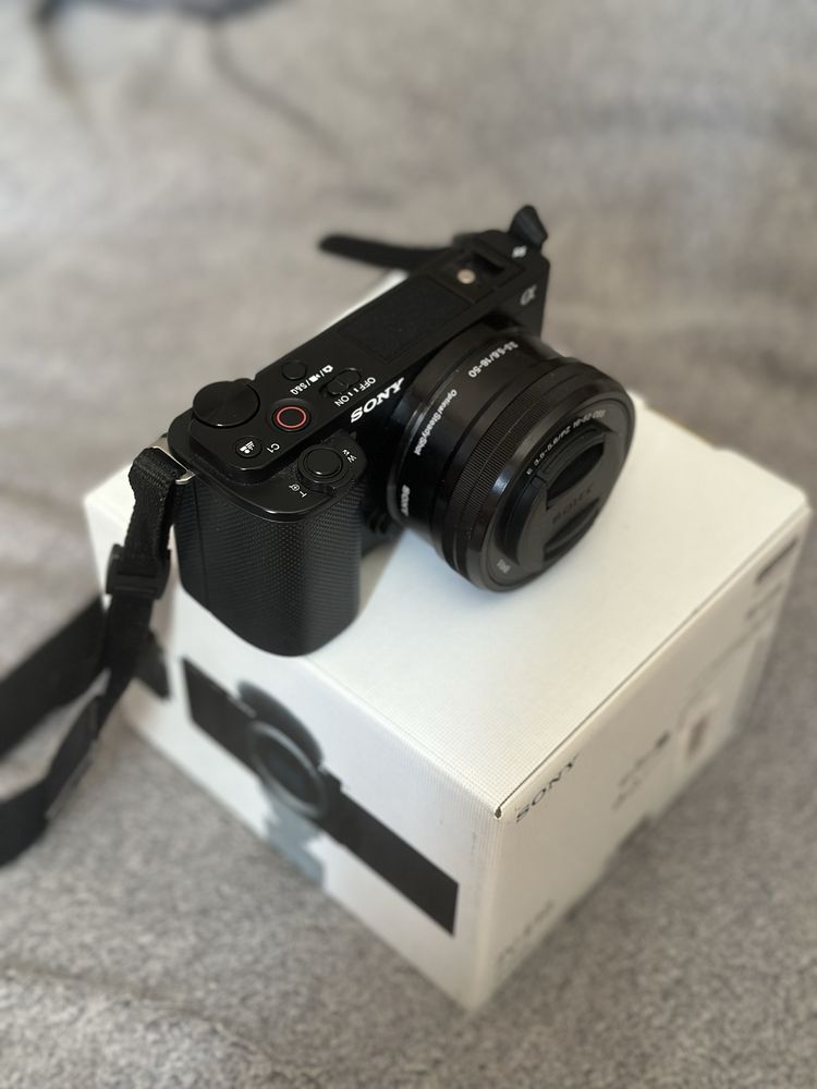 Продам Sony ZV-E10