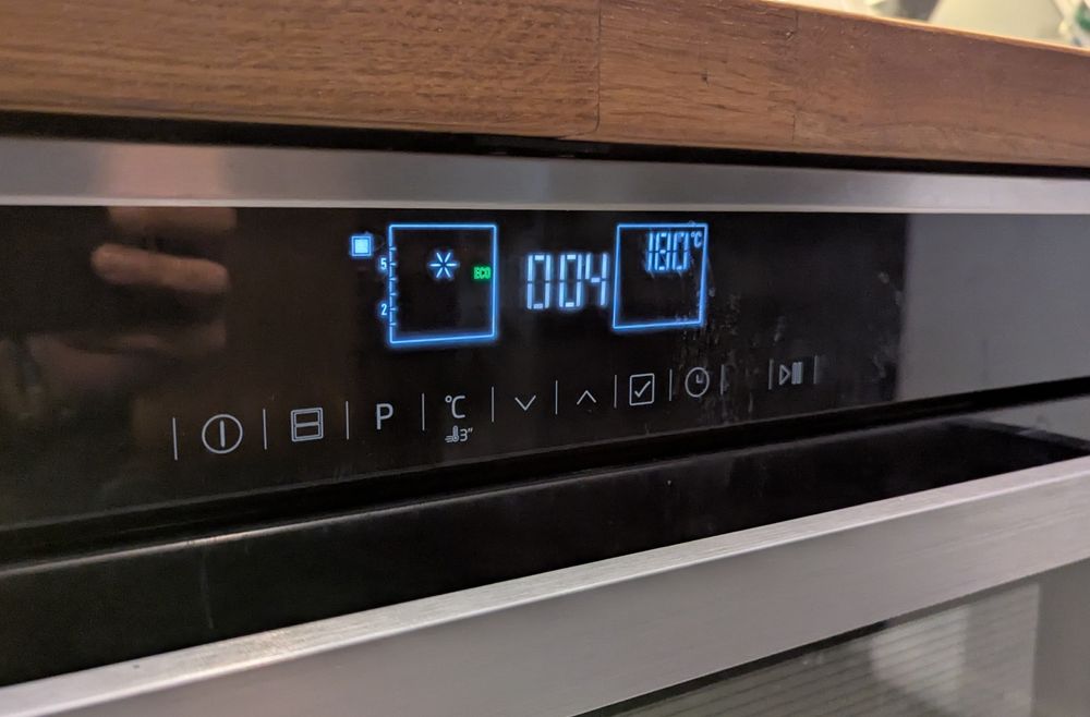 Piekarnik Beko -  działa bez termoobiegu - 60 cm