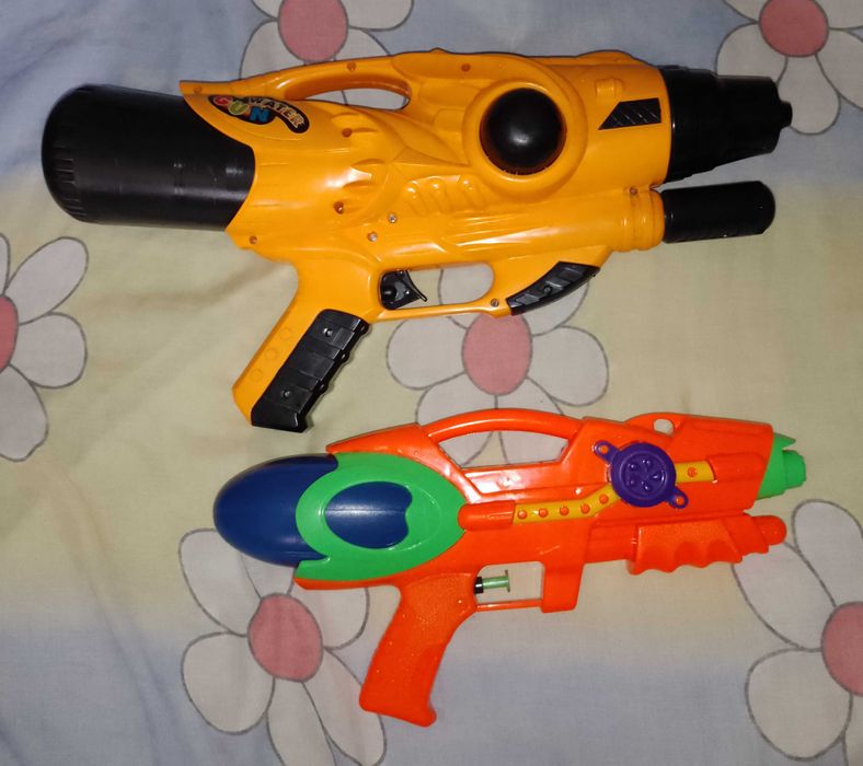 Водяные пистолеты