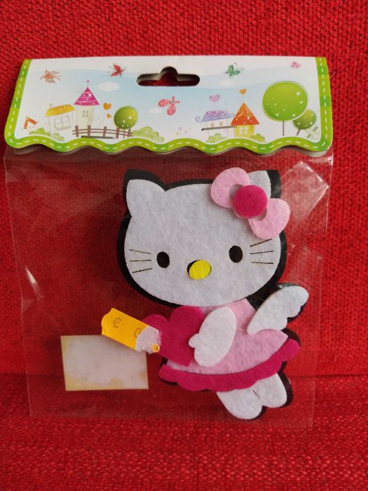 Boneca Hello Kitty em Feltro tons de rosa e branco
