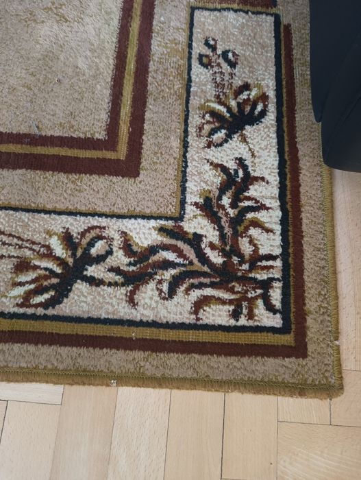 Dywan brąz z beżem.