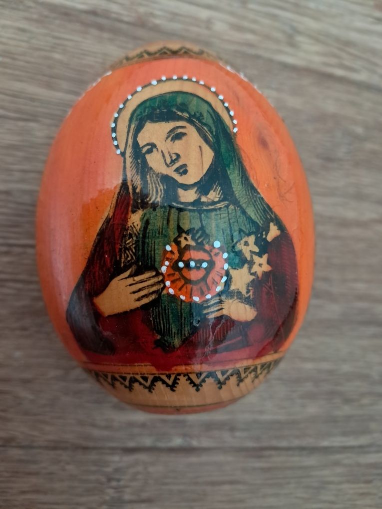 Ikona jajko dekoracyjne wielkonocne drewniane na podstawce  vintage