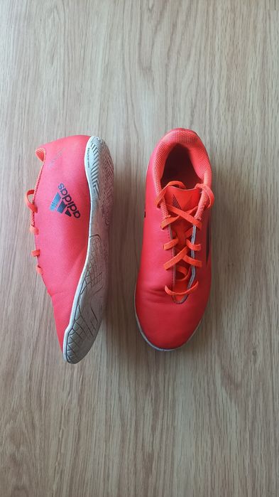 Chuteiras vermelhas adidas