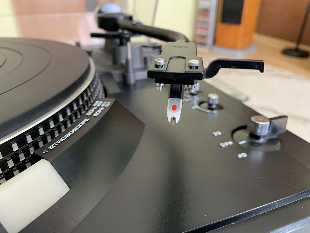 Програвач вінілових платівок Technics SL-2000