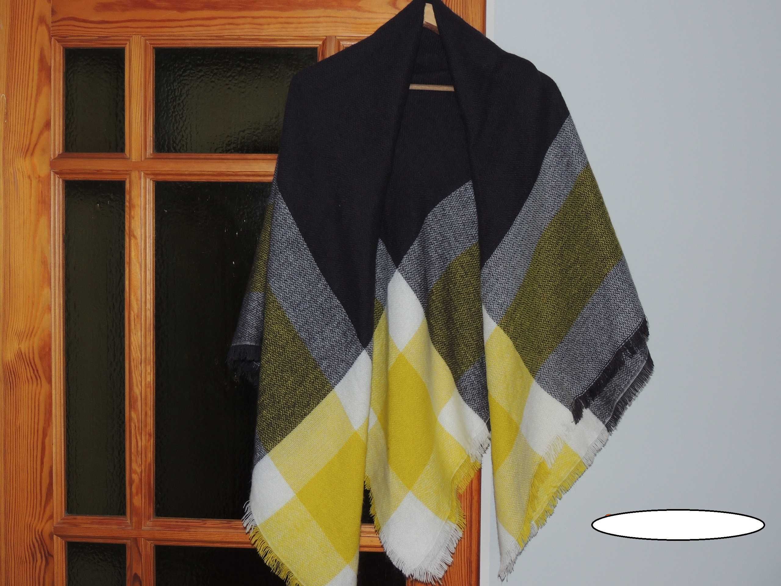 Chusta XXL cieplutka i mięciutka 140 cm x 140 cm - stan BDB