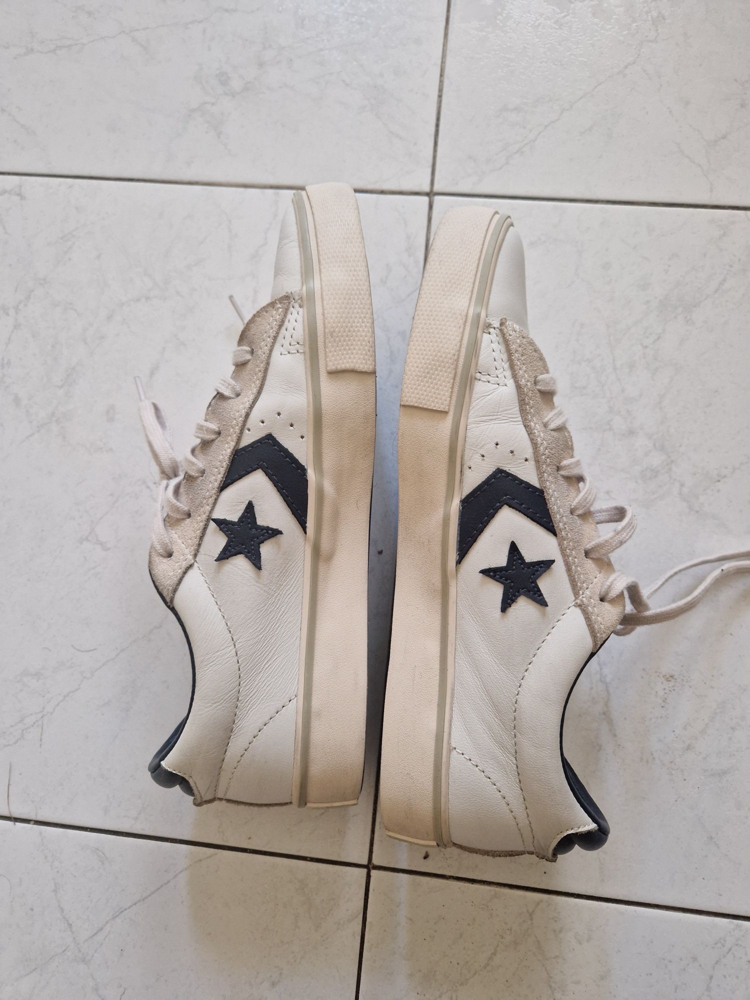 All star branco com notas de azul