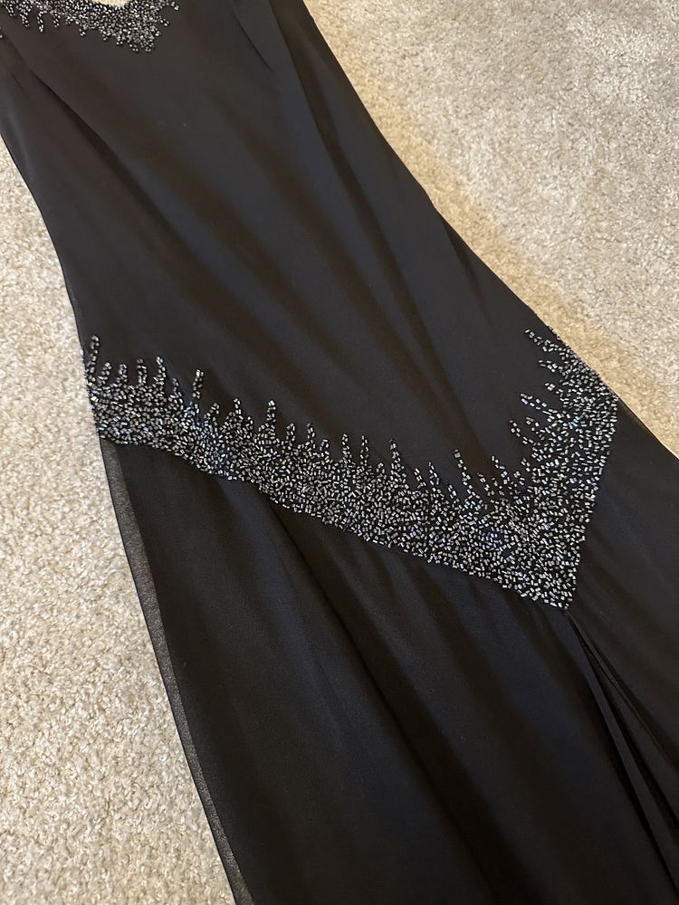 Piękna sukienka ręcznie wyszywana studniówka sylwester czarna