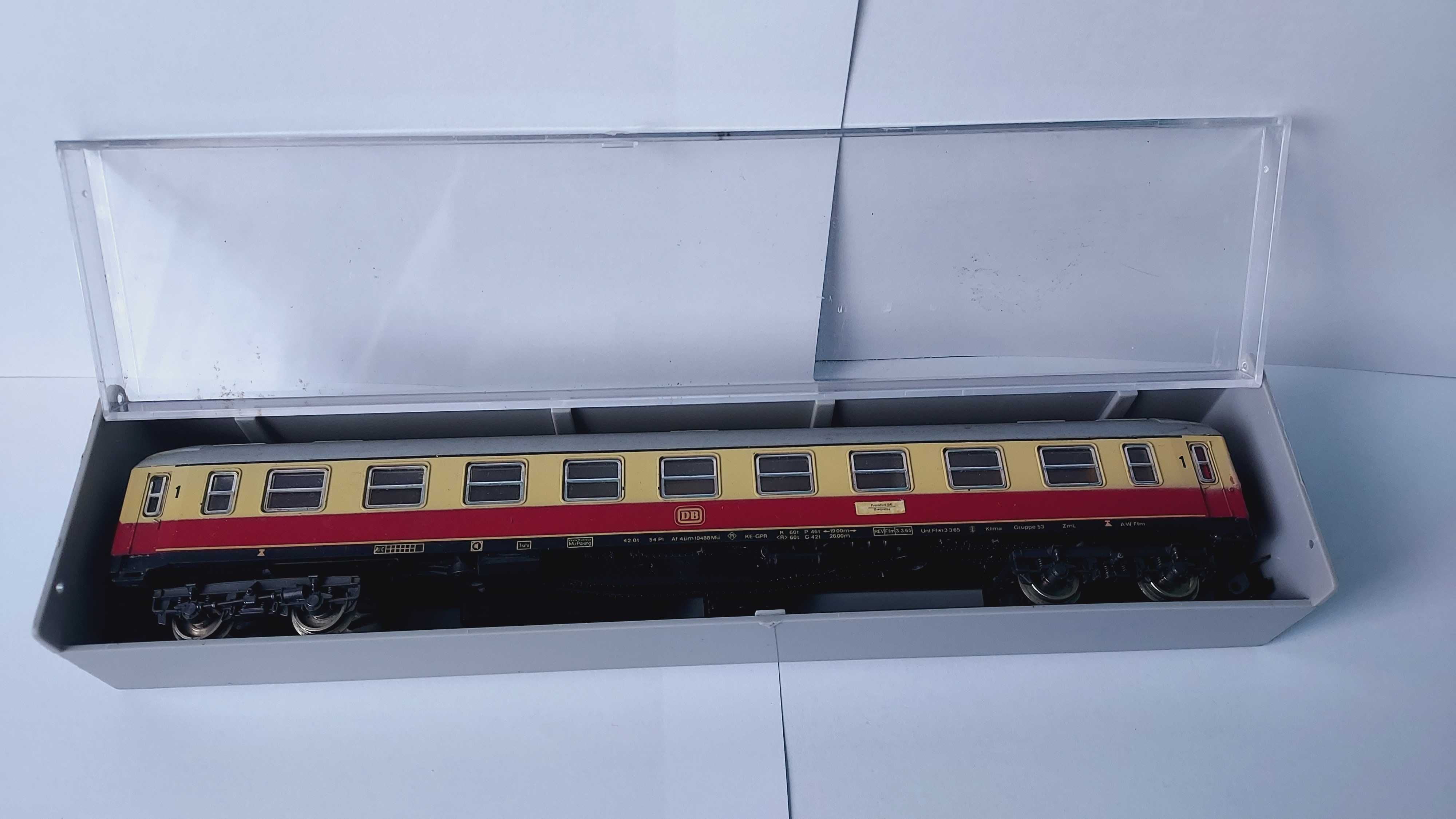 wagon osobowy  H0, 1:87 firma LIMA