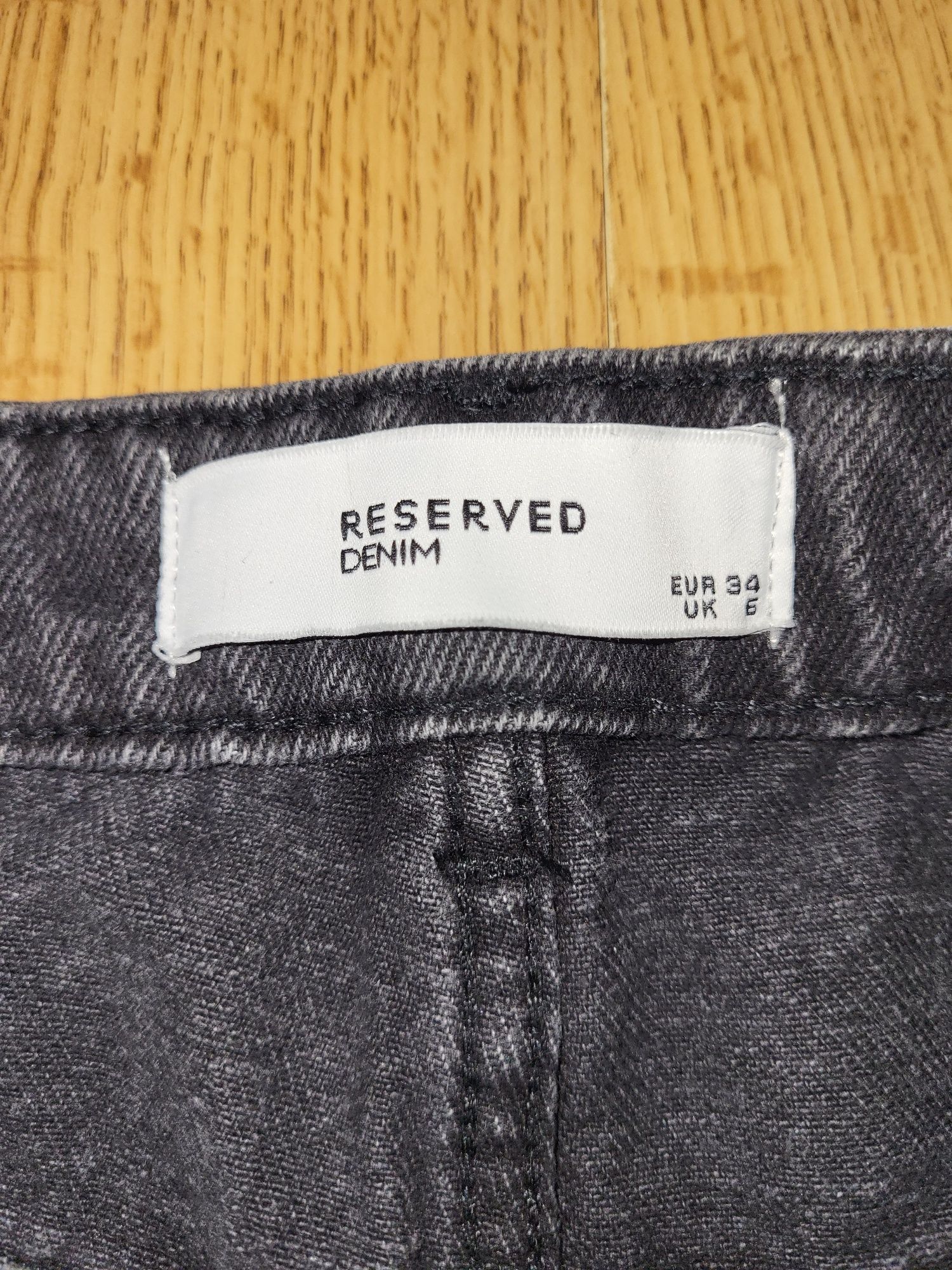 Spodnie jeansowe Reserved szerokie