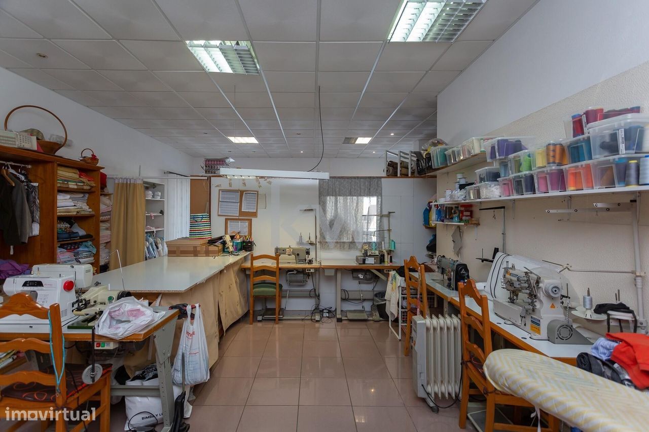 Espaço comercial de 70 m2 em Verderena, Barreiro – Disponível para ven
