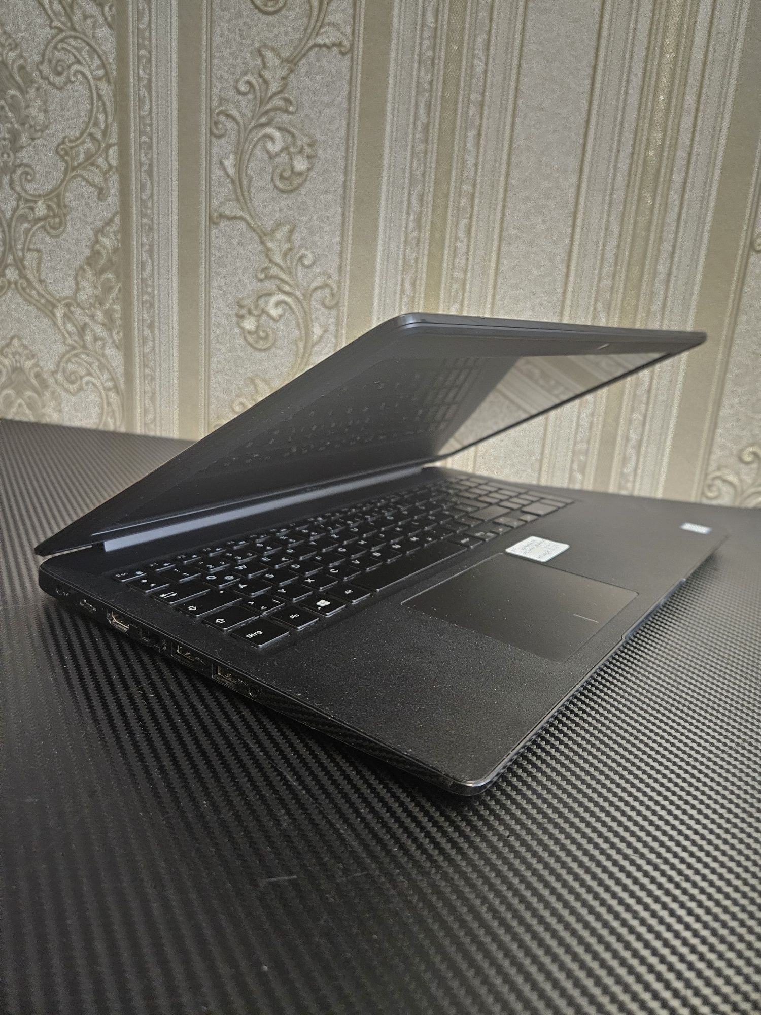Dell 15.6" Intel core i5 8265U | 8gb ram ddr4 | FullHD | 1000gb, s.20