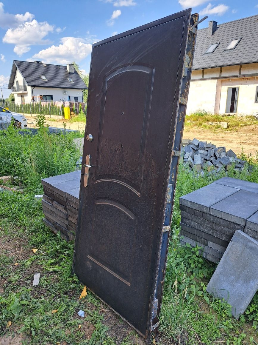 Drzwi zewnetrzne tymczasowe