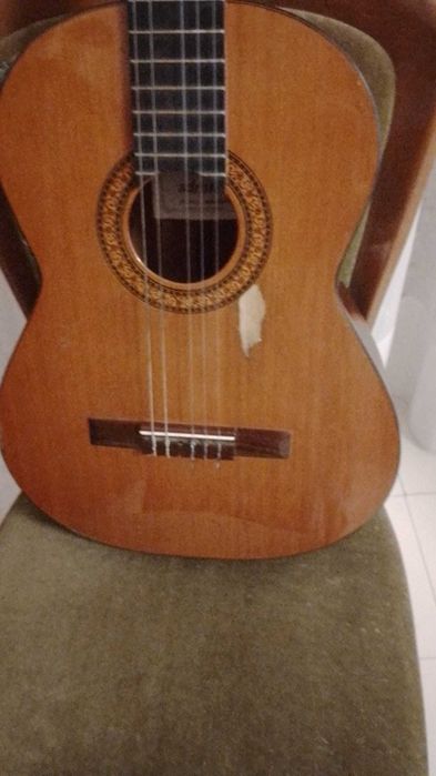 Guitarra Admira modelo solista