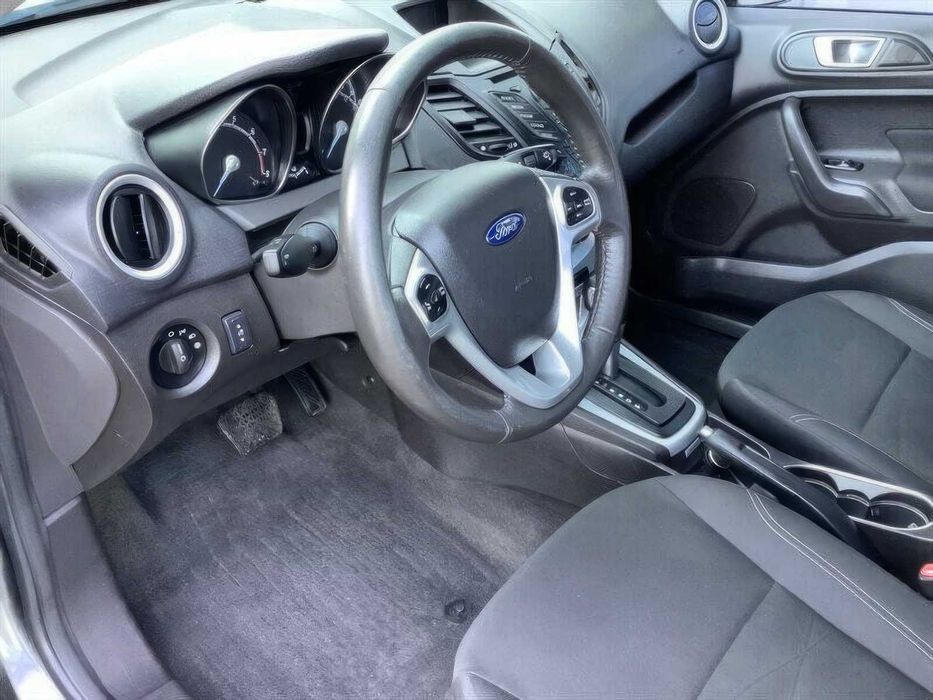 Ford Fiesta SE      2016