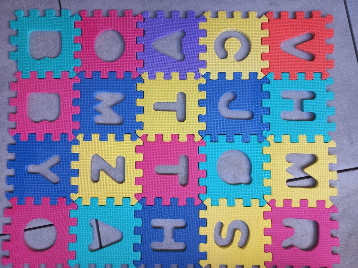 Puzzle piankowe/guma litery kolorowe