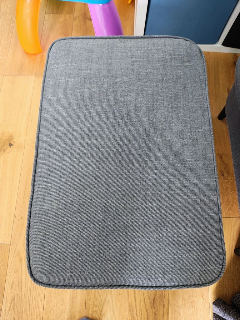 Fotel uszak Ikea strandmon z podnóżkiem szary