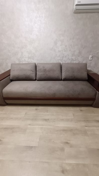 Реставрация ,Перетяжка мебели и Ремонт мягкой мебели.Чистка ковров. Ди