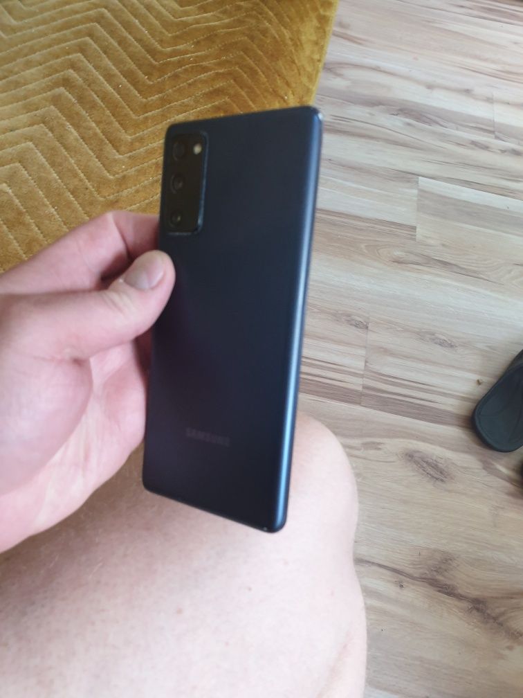 Samsung s20 fe 5g(Mała wada RYSA