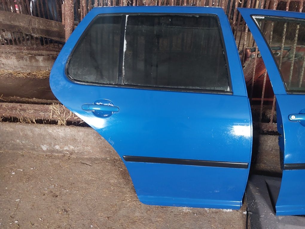 Drzwi prawe przód tył vw golf IV kolor LW5Z