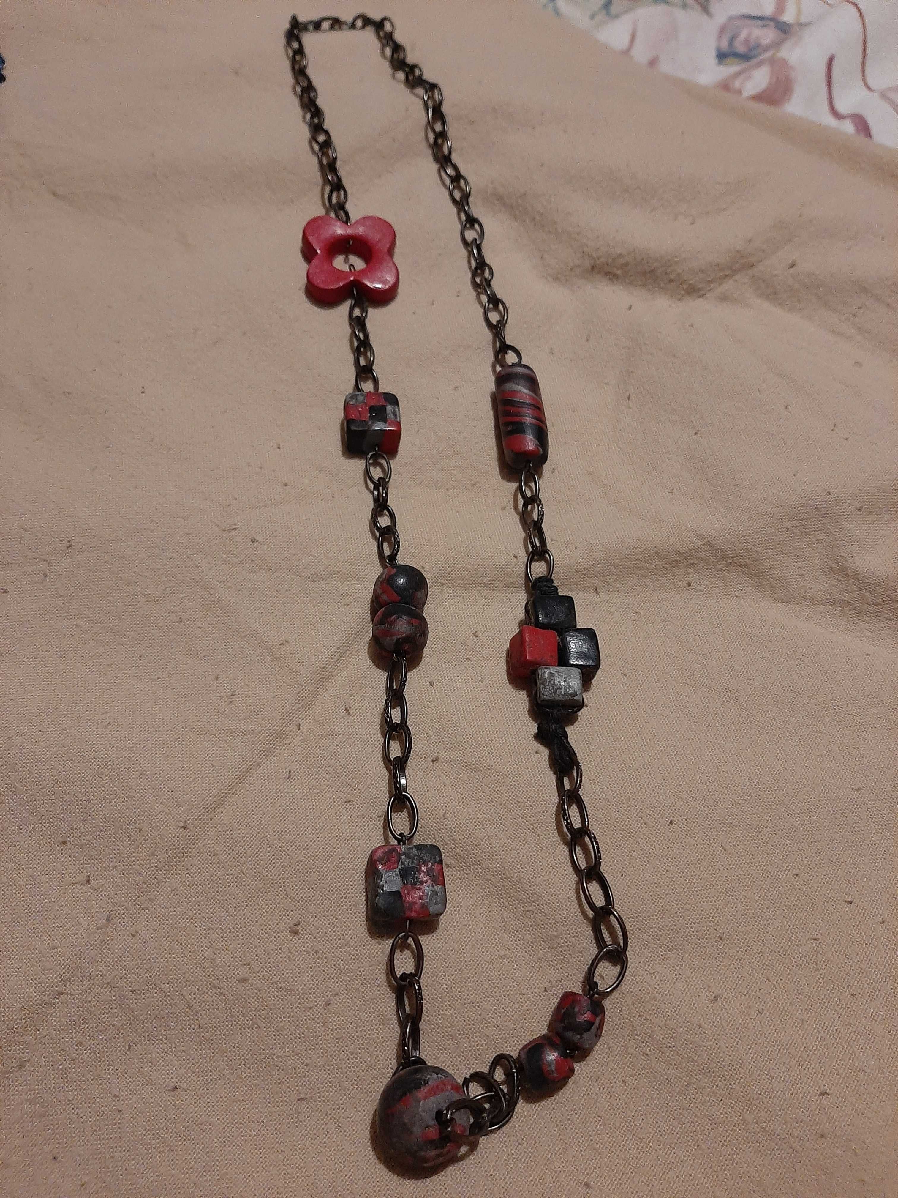 Colares variados e 1 pulseira