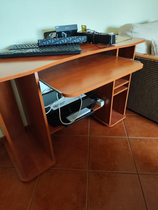 Secretaria em muito bom estado