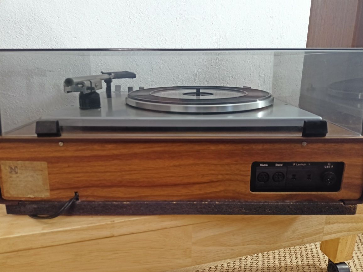 Gramofon Philips z kolumnami Strato.