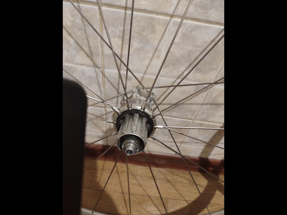 Колеса шоссейные 28 дюймов shimano ultegra WH-6600