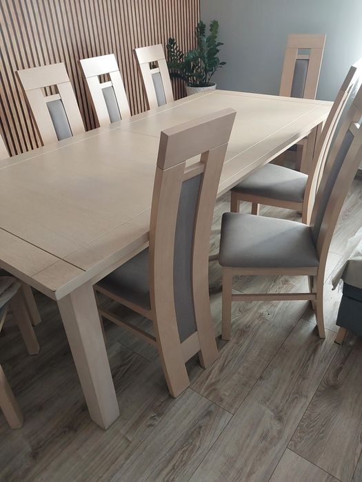 Sprzedam stół  z krzesłami