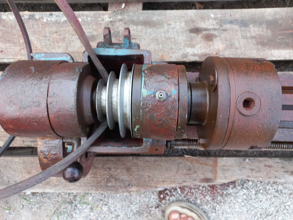 Передня бабка, гітара, станина.