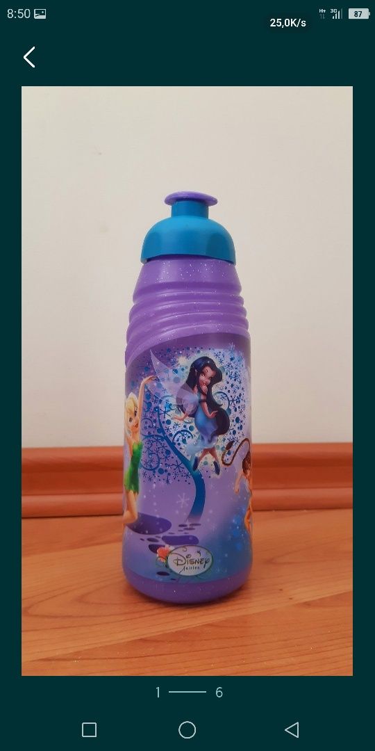 Бутылка для воды пластиковая.
