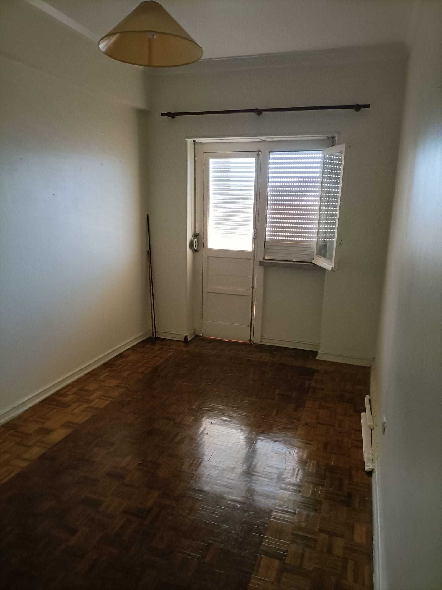 Apartamento T2 em prédio com elevador