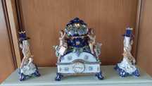 Conjunto porcelana  Relógio decorativo pintado a mão  e castiçais