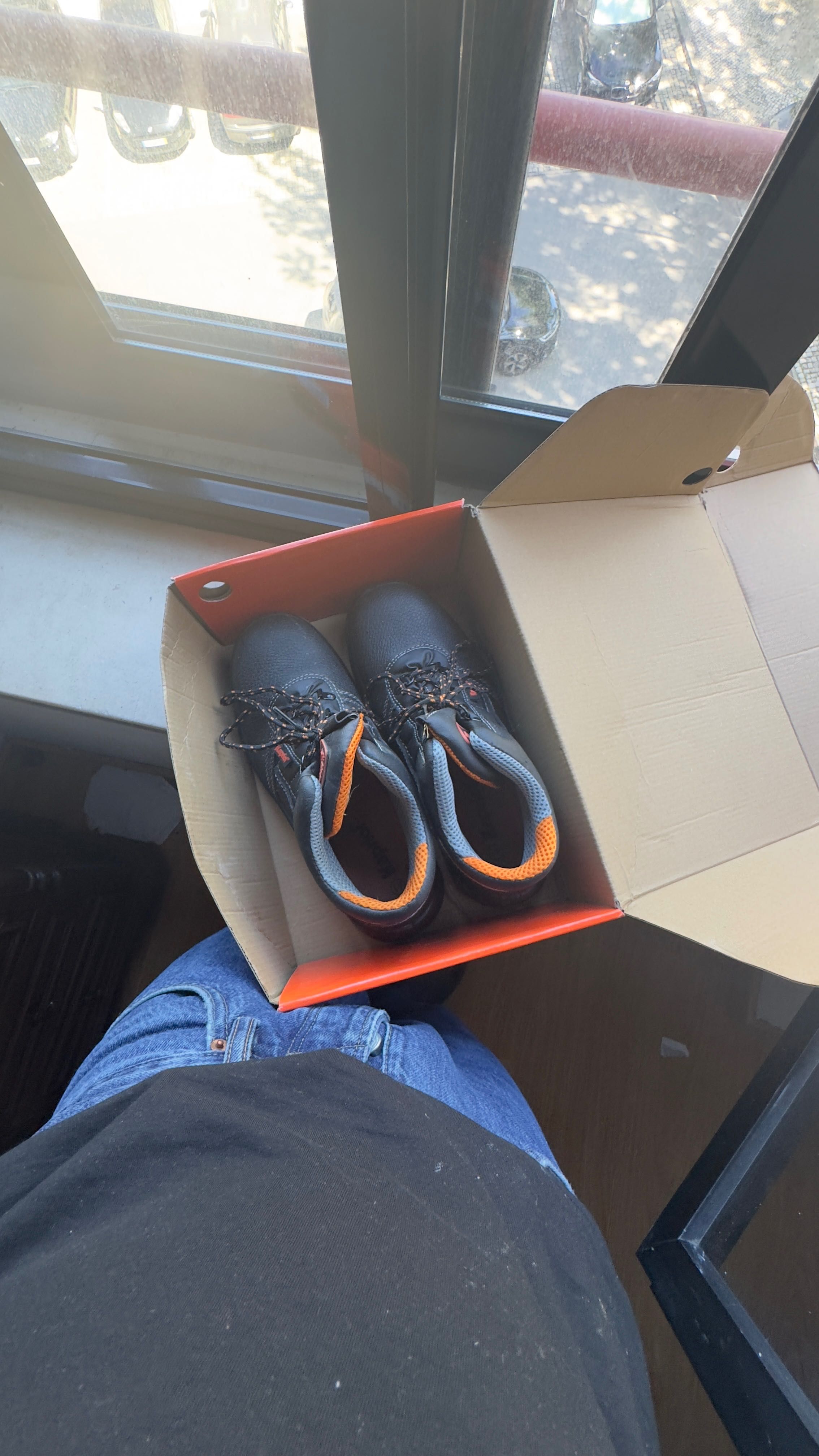 Vendo bota para obras número 41 nova marca kapriol