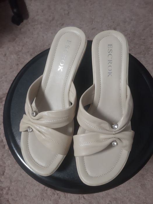 Шлепанцы кожаные