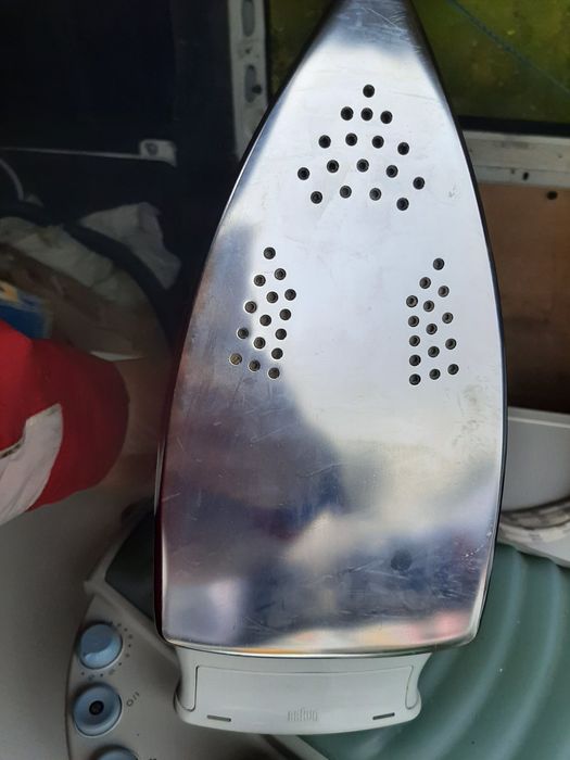 Італійська парова праска Braun