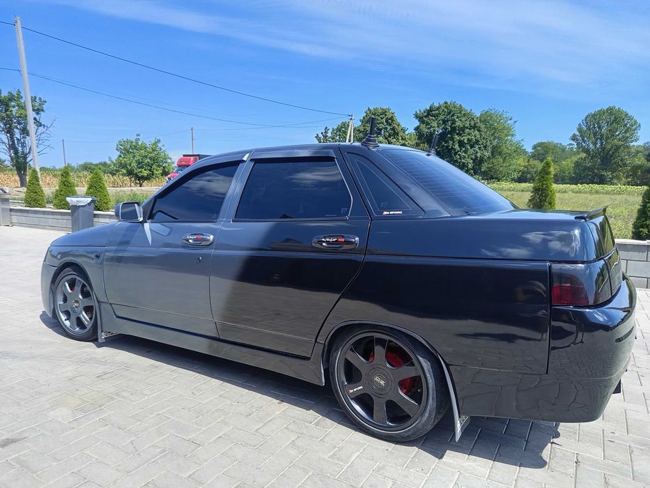 Продам  ефектний автомобіль ВАЗ 2110